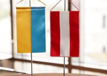 Українські біженці в Австрії можуть розраховувати на допомогу посольства та волонтерів: куди звертатись